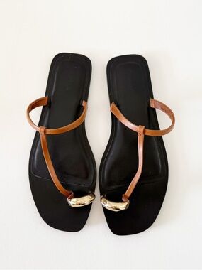 Madewell Shoes Dessa Leather T-Strap Toe Ring Hardware Thong Flat Sandals 8.5